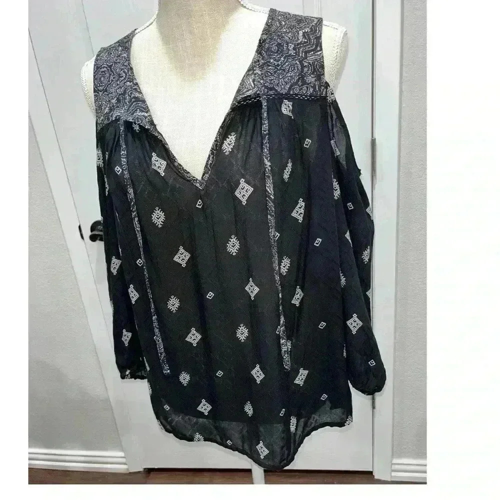 Lucky Brand NWT COLD SHOULDER NAVY/WHITE DOUBLE DESIGN WOMENS SIZE S SHIRT